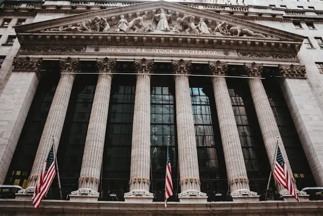 Miami International Holdings bereitet seinen Börsengang an der NYSE unter dem Kürzel MIAX vor. Das Unternehmen betreibt vier Optionsbörsen, hält 15,1 % Marktanteil in den USA und hat eine Kooperation mit Bloomberg abgeschlossen.