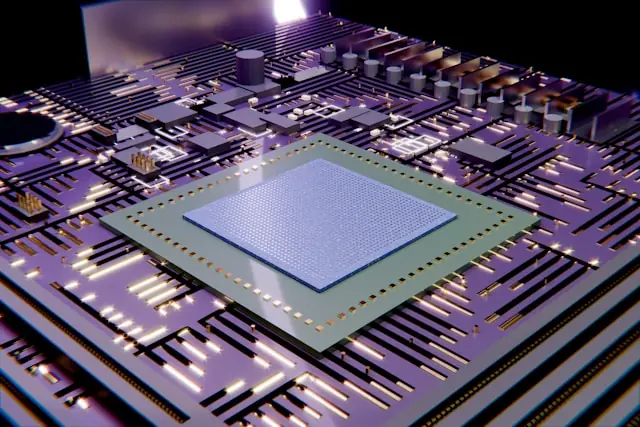 Prozessorchip auf einer violett beleuchteten Platine in grafischer Darstellung als Bezug zum Kursrückgang der AXT Aktie