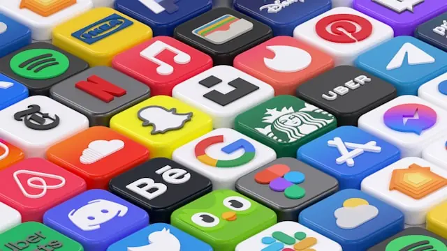Zahlreiche bunte, würfelförmige App-Icons bekannter Marken sind dicht nebeneinander in einem Raster angeordnet.