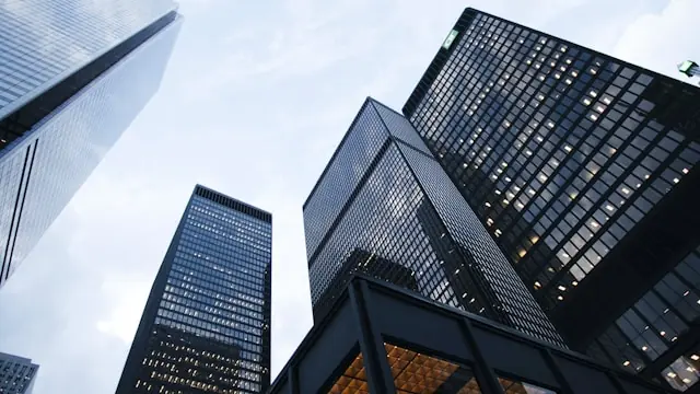 Commercial Bancgroup (CBK) bereitet den Börsengang an der Nasdaq vor. Die Tennessee-basierte Community Bank verwaltet eine Bilanzsumme von 2,3 Milliarden US-Dollar und hat seit 2008 fünf Banken übernommen.