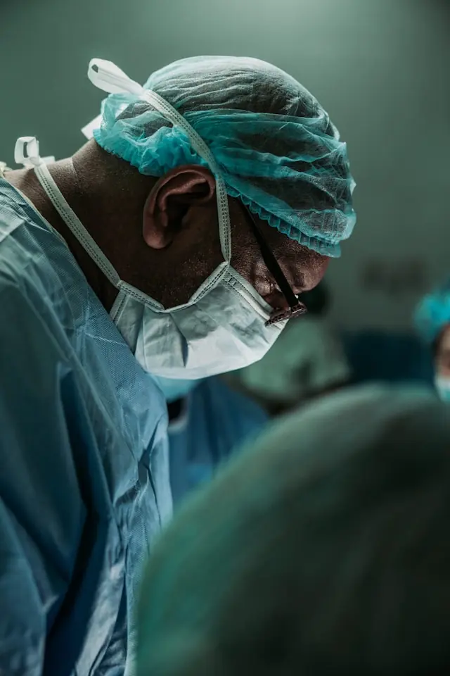 Medline Inc. bereitet seinen Börsengang an der Nasdaq unter dem Kürzel MDLN vor. Das Unternehmen erzielt 25,5 Milliarden US-Dollar Umsatz, betreut mehr als 1.300 Prime-Vendor-Kunden und beschäftigt rund 43.000 Mitarbeitende.