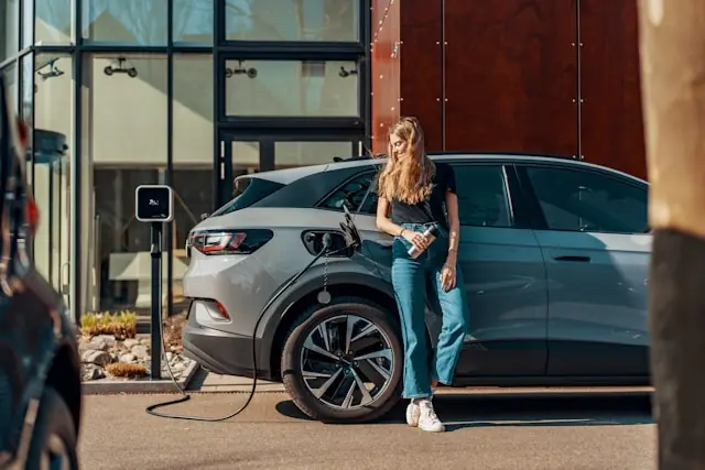 Im März 2026 wurden in Deutschland 70.663 neue Elektroautos zugelassen, ein Anstieg von 66 Prozent. BYD Company überholt dabei Tesla in Europa. Was bedeutet das für Anleger?