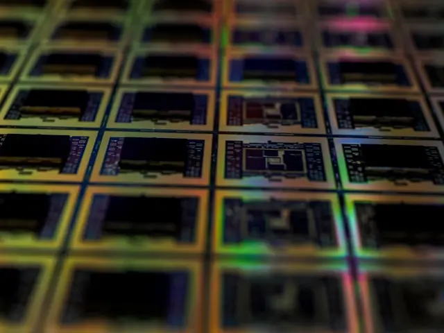 Im Juli 2025 wagte Ambiq Micro den Gang an die New Yorker Börse. Ein Überblick über Börsengang, Geschäftsmodell und Bewertung des in Austin, Texas, ansässigen Spezialisten für energieeffiziente Edge-AI-Chips in Wearables.
